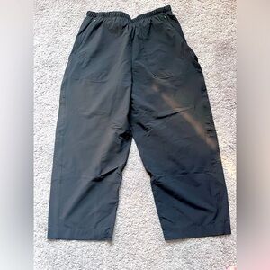 Lululemon Lightweight Mid-Rise Barrel-Leg Cropped Pant in Black - Size 12